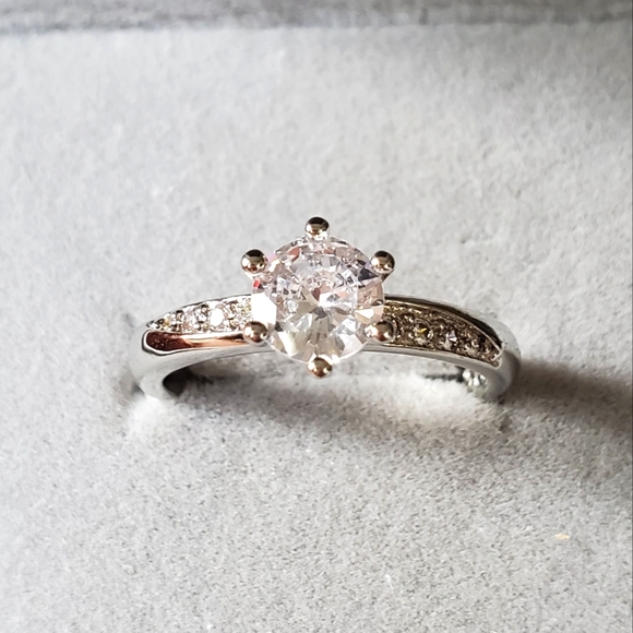 18K White Gold Crsytal Diamond Engagement Ring - Picture 3 of 13